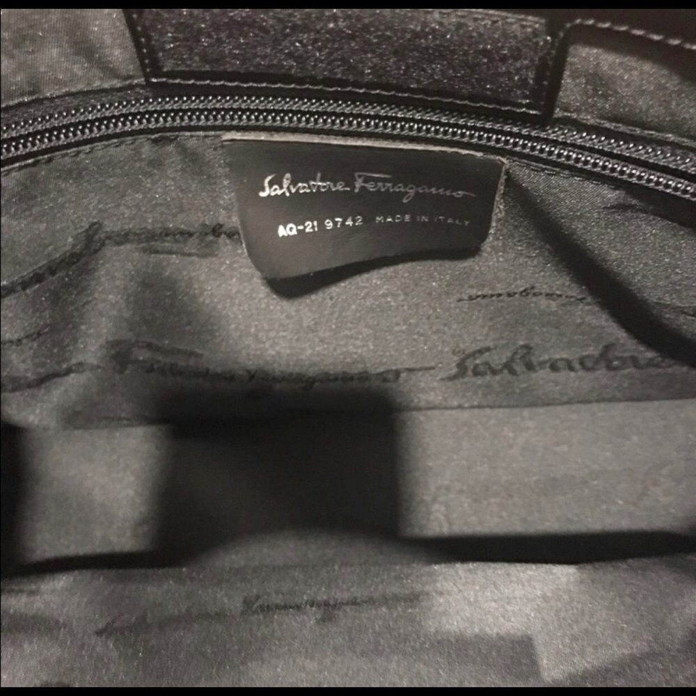 Salvatore Ferragamo like new gorgeous hobo - Picture 7 of 10